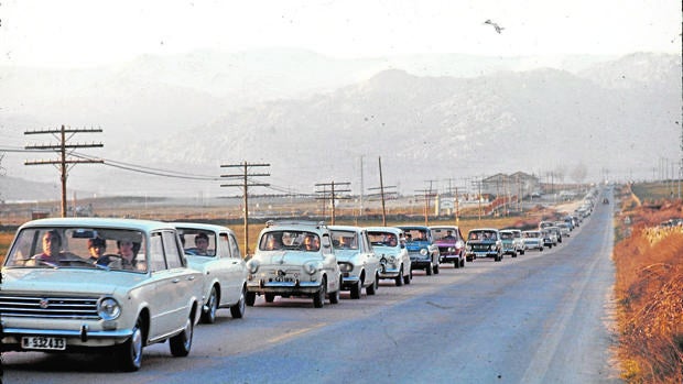 Una caravana en la operación salida de julio de 1972 en Madrid