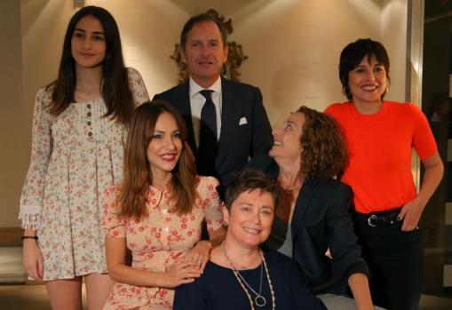 De izquierda a derecha; Sandra Escacena, Paula Ortiz, Borja Baselga, Nuria Capdevila-Argüelles, Consuelo Trujillo y Marian Álvarez