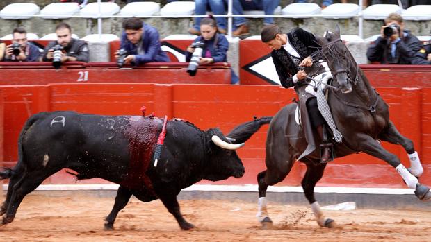 Lea Vicens, en el festejo de rejones que cerró ayer la feria salmantina