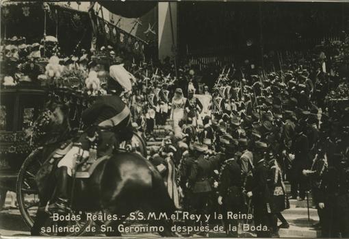 Los Reyes salen de la iglesia tras la ceremonia