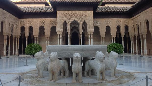 Patio de los Leones, en la Alhambra de Granada