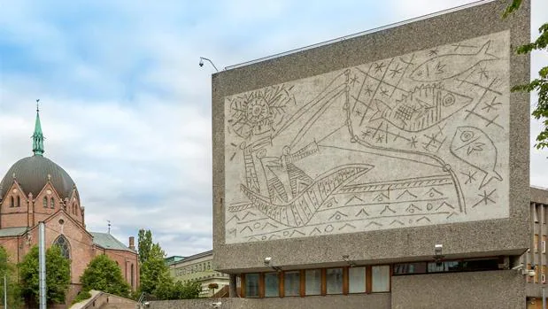 «Los pescadores», mural que se halla en un edificio de Oslo, realizado por el artista noruego Carl Nesjar basándose en unos dibujos de Pablo Picasso
