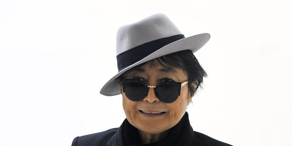 Yoko Ono inunda Oporto con 297 piezas de vanguardia