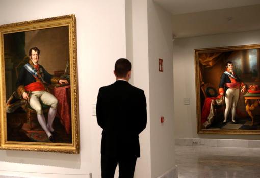 Two portraits of Fernando VII, in the exhibition. On the left, the work of Vicente López. On the right, painted by Zacarías González Velázquez