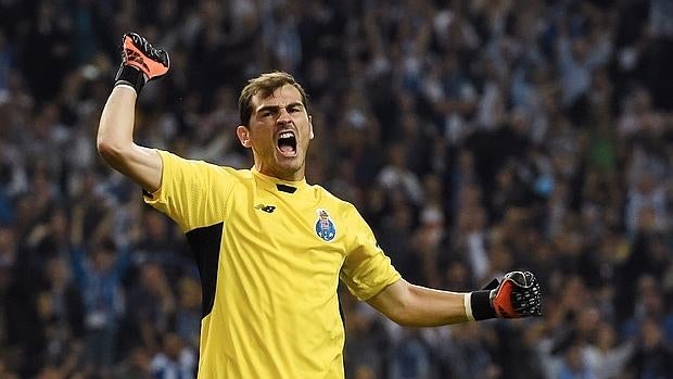 Casillas, en un partido con el Oporto