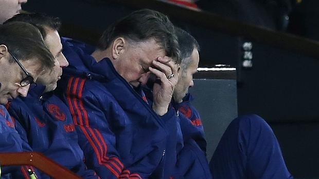 Louis Van Gaal, en el banquillo del Manchester United