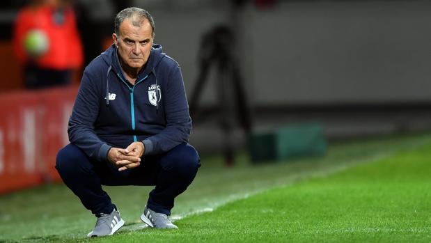 Marcelo Bielsa en el estadio Pierre-Mauroy
