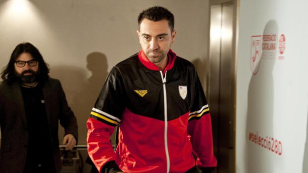 Xavi Hernández, durante una rueda de prensa en Gerona en 2016