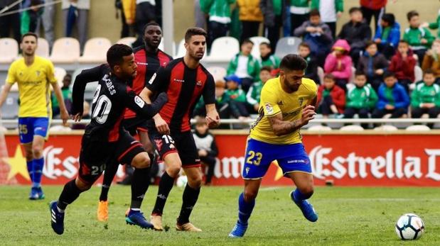 Parrido de Liga entre el Reus y el Cádiz
