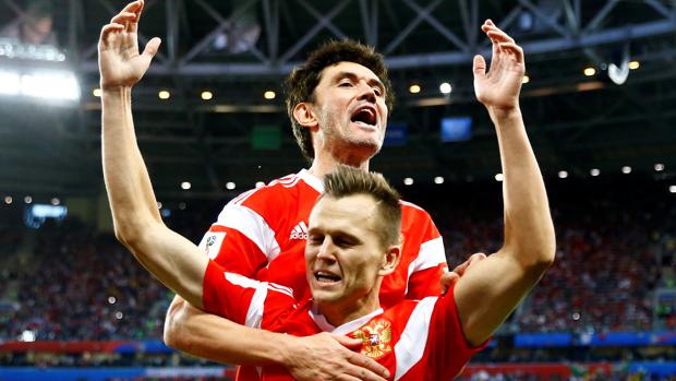 Rusia celebra uno de sus goles frente a Egipto