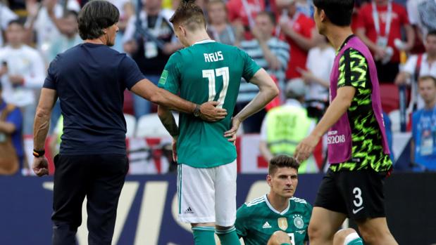 Löw consuela a sus jugadores