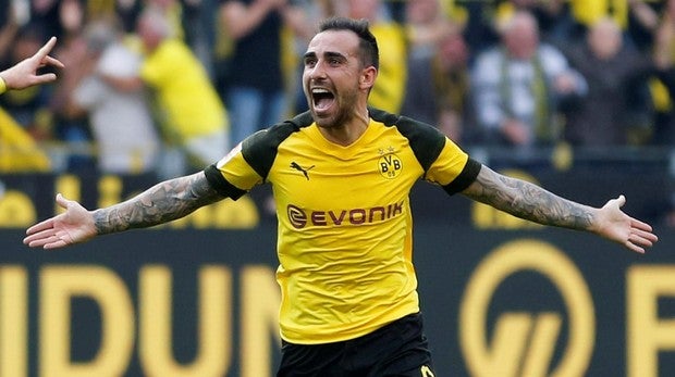 Paco Alcácer celebra un tanto en el partido de la Bundesliga frente al Augsburgo