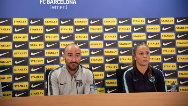 Fran Sánchez y Like Martens atienden a la prensa en la Ciudad Deportiva del Barcelona