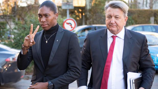 Semenya, con su abogado a su llegada al TAS en febrero