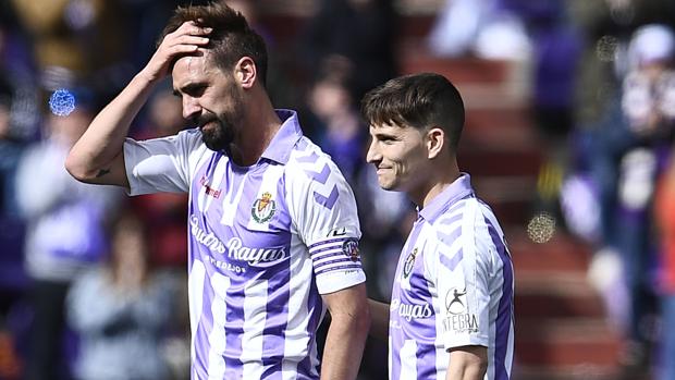 Borja Fernández y Toni Villa, durante el partido de la última jornada ante el Valencia