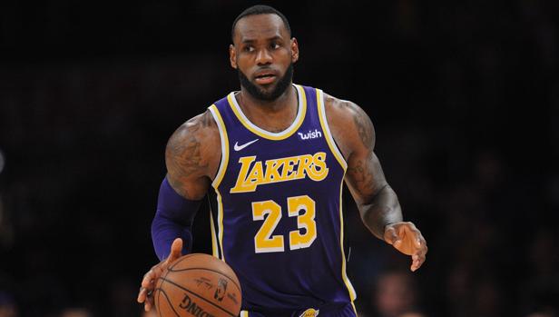 LeBron James en un partido ante los Denver Nuggets en el pasado mes de marzo