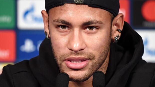 Neymar durante una comparecencia pública
