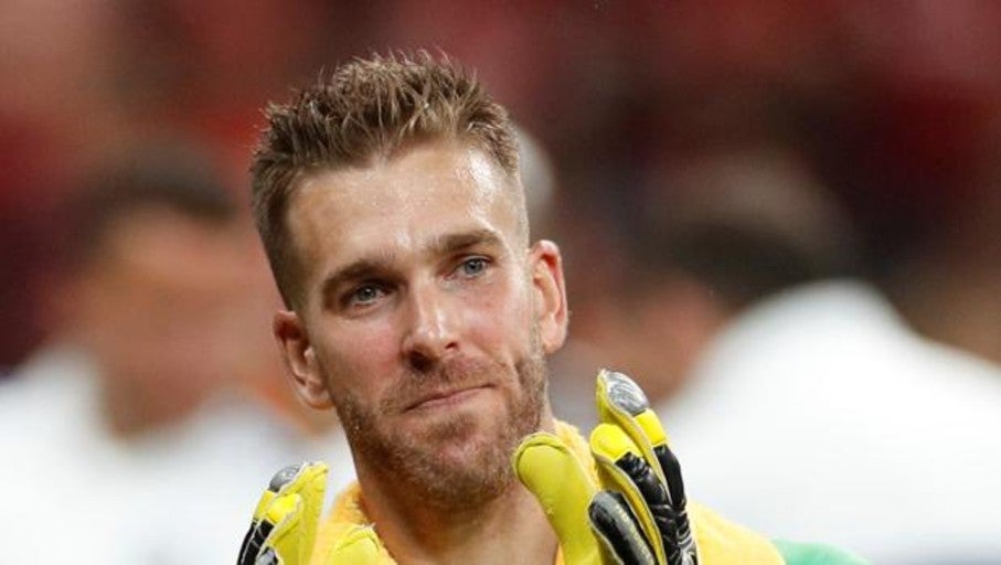 Adrián San Miguel se lesionó en un tobillo en la celebración de la Supercopa