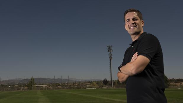 Robert Moreno posa para ABC en la Ciudad del Fútbol de Las Rozas