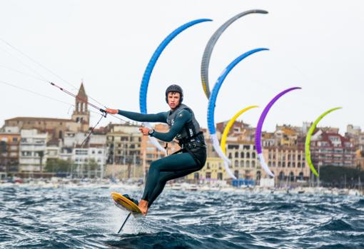 Sebastián Ducos, with Palamós in the background, on today's session of the Cutty Sark FKSS