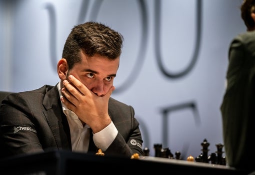 El lenguaje no verbal de Nepo es demasiado transparente incluso para un jugador de ajedrez