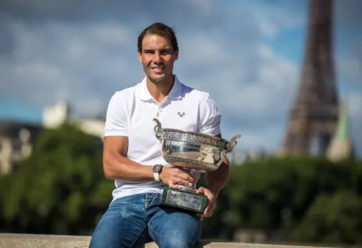 Nadal poses with his Roland Garros trophy