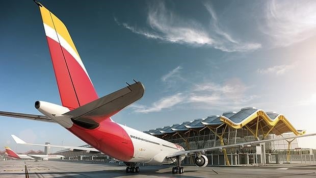 Avión de Iberia en la T4 de Barajas