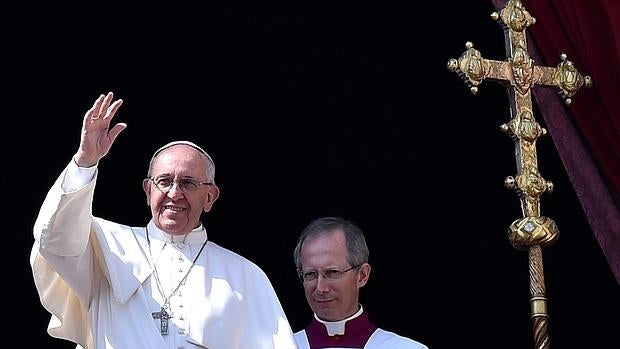 El Papa da la bendición «Urbi et Orbi»