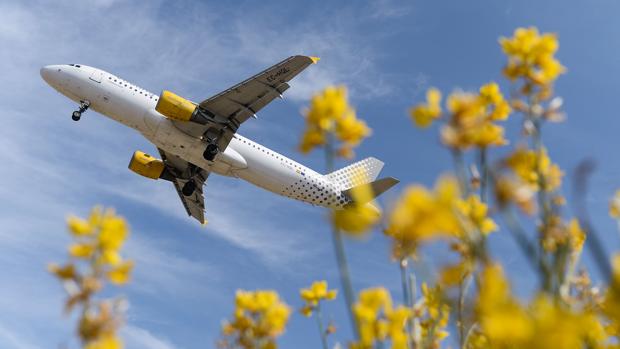 Un avión de la aerolínea aterriza en el aeropuerto de El Prat