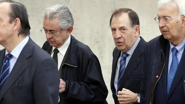 El ex director general de Caja Madrid Idelfonso Sánchez Barcoj (2d)