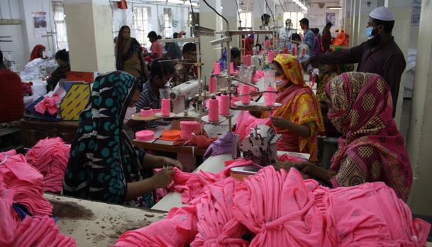 En Daca, la fábrica de ropa Florescent Apparels tiene 350 trabajadores y trabaja para marcas europeas
