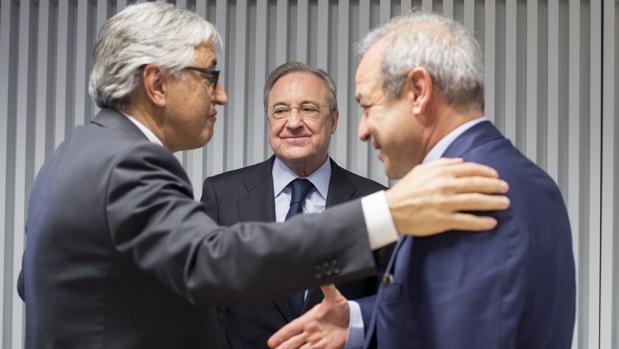 Florentino Pérez, Giovanni Castellucci y Marcelino Fernández