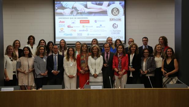 En el acto se hizo entrega del Certificado de Adhesión a las empresas comprometidas con la promoción femenina: AON, AXA, Santander, Grupo Ascent, IBM, Línea Directa, Microsoft, Mutua Madrileña, Repsol, RTVE, Sodexo, Sagardoy Abogados, Sareb, SGS y Wolters Kluwer