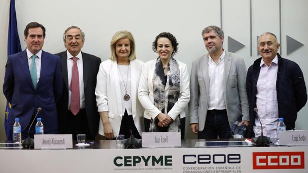Este acuerdo, que llega con siete meses de retraso, recoge, entre otras cuestiones, subidas salariales del 2% más otro punto variable en función de la productividad