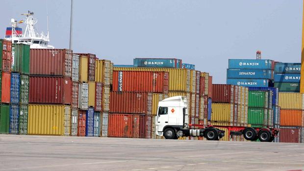 Instalaciones de Marítima Valenciana S.A, done se encuentran contenedores chinos