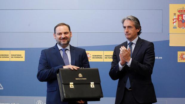 Traspaso de poderes entre Íñigo de la Serna y José Luis Ábalos