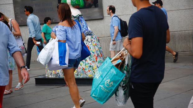 En agosto, los consumidores han valorado la situación actual en 99,3 puntos, 2,4 menos que en julio