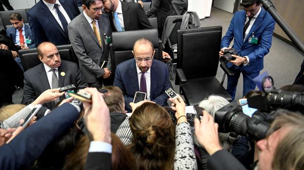 El ministro de Energía de Arabia Saudí, Khalid al-Falih, antes de comenzar la fallida reunión de ayer