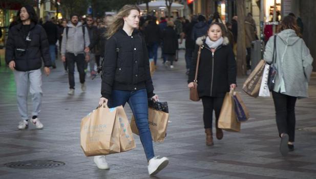 El 44,2% de los consumidores llega justo a final de mes