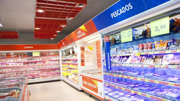 Interior de un supermercado de DIA