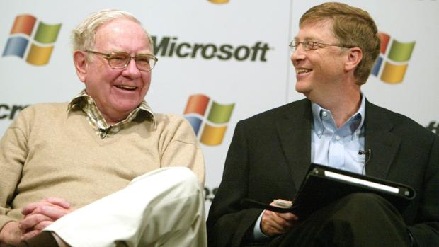 El inversor Warren Buffet (izda) junto al cofundador y expresidente de Microsoft Bill Gates (dcha)