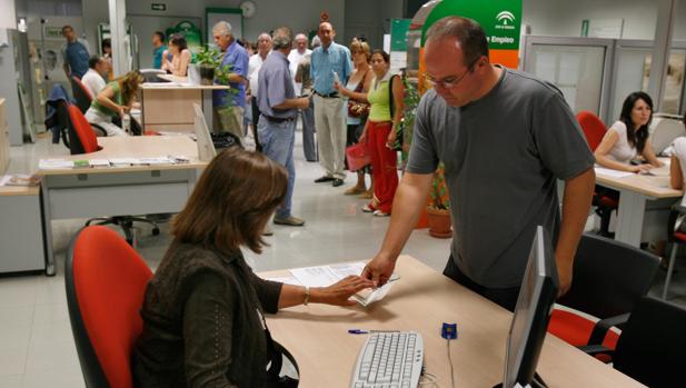 Oficina de empleo en una foto de archivo