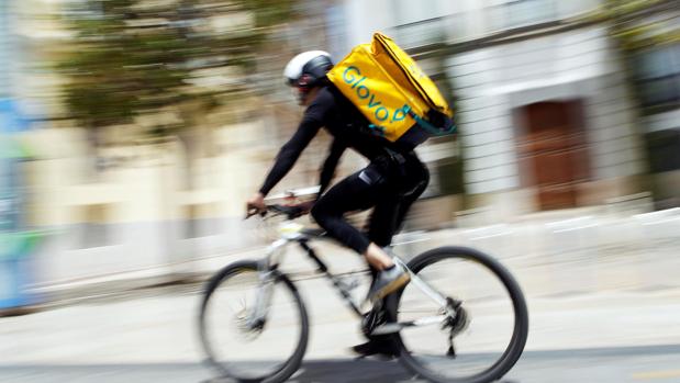Los consumidores podrán elegir en la plataforma de Glovo entre una amplia gama de 2.500 productos de varias categorías,