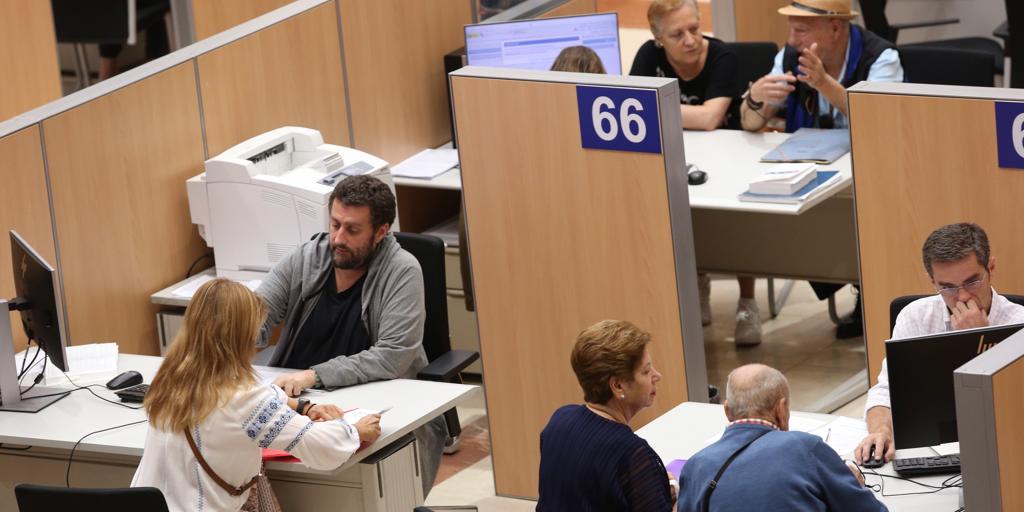 Comienza el maratón por el empleo público: 126.376 aspirantes para 800 plazas y otras cuatro noticias