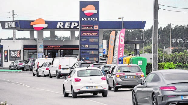 Colas en las gasolineras portuguesas
