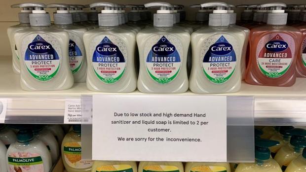 La falta de stock de productos higiénicos conlleva a que algunos súper impongan un límite en Reino Unido