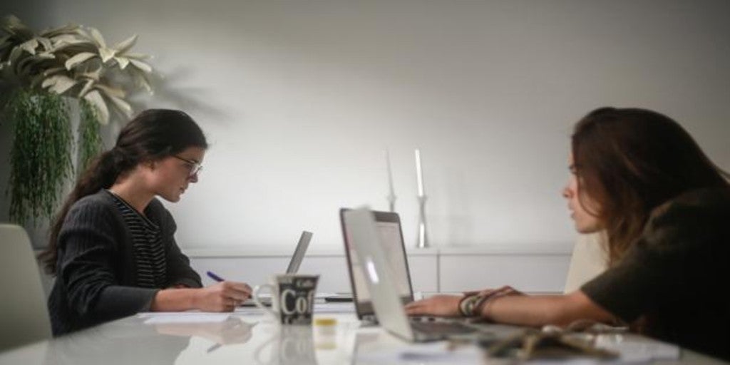 Ley del teletrabajo: la empresa mantendrá el mismo sueldo, correrá con los gastos y garantizará el empleo