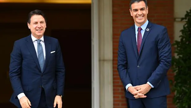 Giuseppe Conte, primer ministro italiano, junto a Pedro Sánchez, presidente español