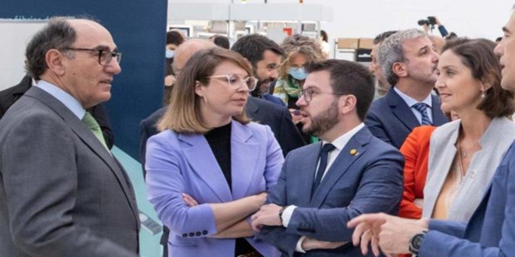 Galán calls on the Government to modify the regulated rate to lower the price of electricity by up to 40%