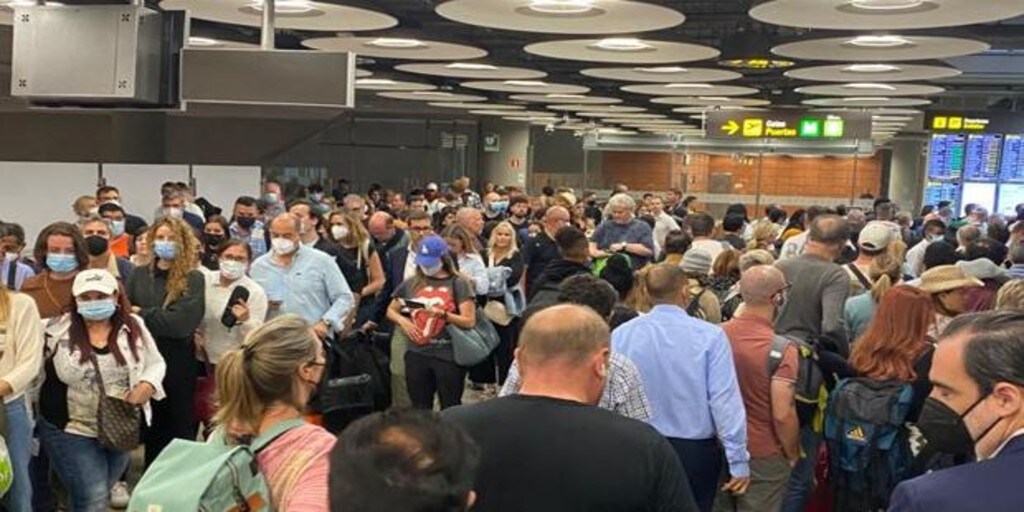 The collapse of the police control in Barajas leaves 15,000 passengers on the ground since March
